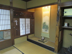 18辻徳商店2階