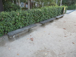 17萩児童公園ベンチ