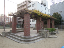8富小路殿児童公園バーゴラ
