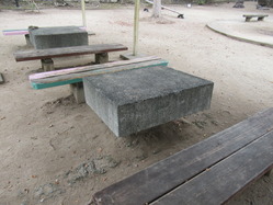 117紫野柳公園藤棚テーブル