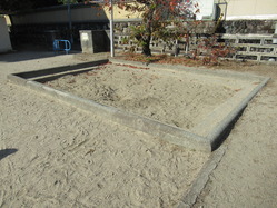 49鹿垣児童公園砂場