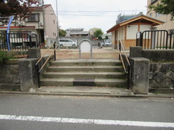 16円町児童公園西側南門