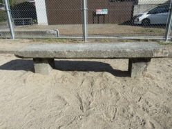 51鹿垣児童公園ベンチ