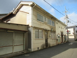 34駅前通りの古い建物