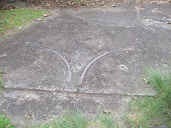 161南岩本公園扉跡レール