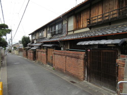 44.高畑町の煉瓦塀