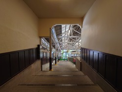 6.宝山寺駅
