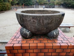 14船岡山公園休憩所植木鉢