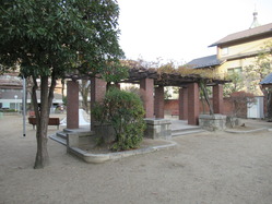 9富小路殿児童公園バーゴラ