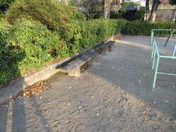 18萩児童公園ベンチ