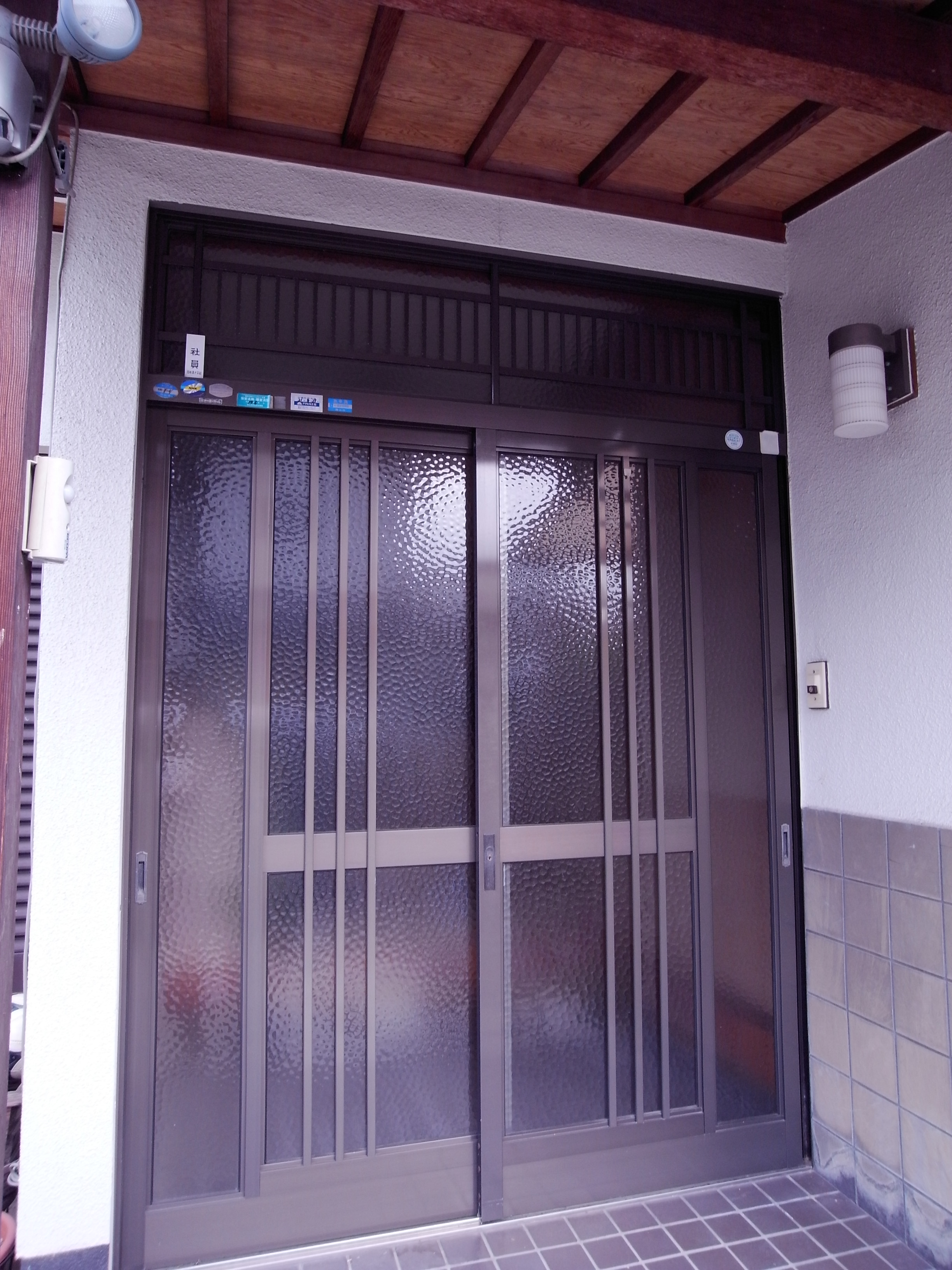 岡山市の玄関戸のリフォームです 岡山発ベストホームのリフォームブログ