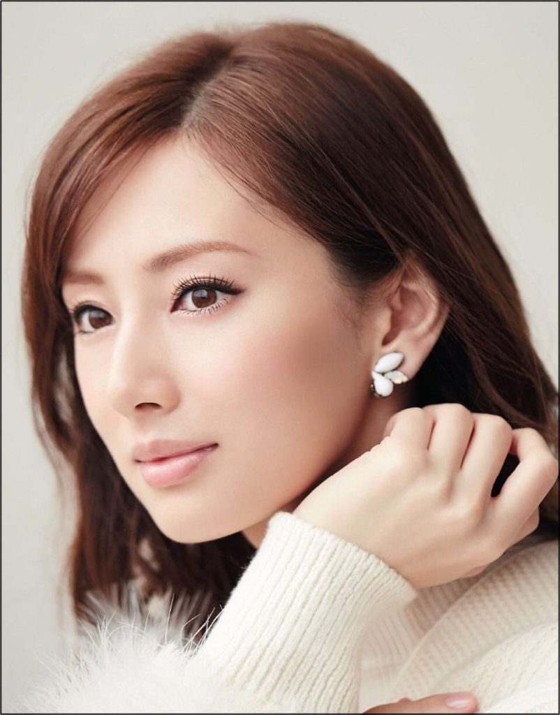 輝く 美白肌 北川景子が美背中を大胆披露 風呂上がりの白石聖の色白ツヤ肌 美脚から新木優子の色気全開の美デコルテまで 輝くもっと美容 もっと健康 輝く 美白肌 北川景子が美背中を大胆披露 風呂上がりの白石聖の色白ツヤ肌 美脚から新木優子の色気全開の美デコルテまで 輝くもっと美容 もっと健康