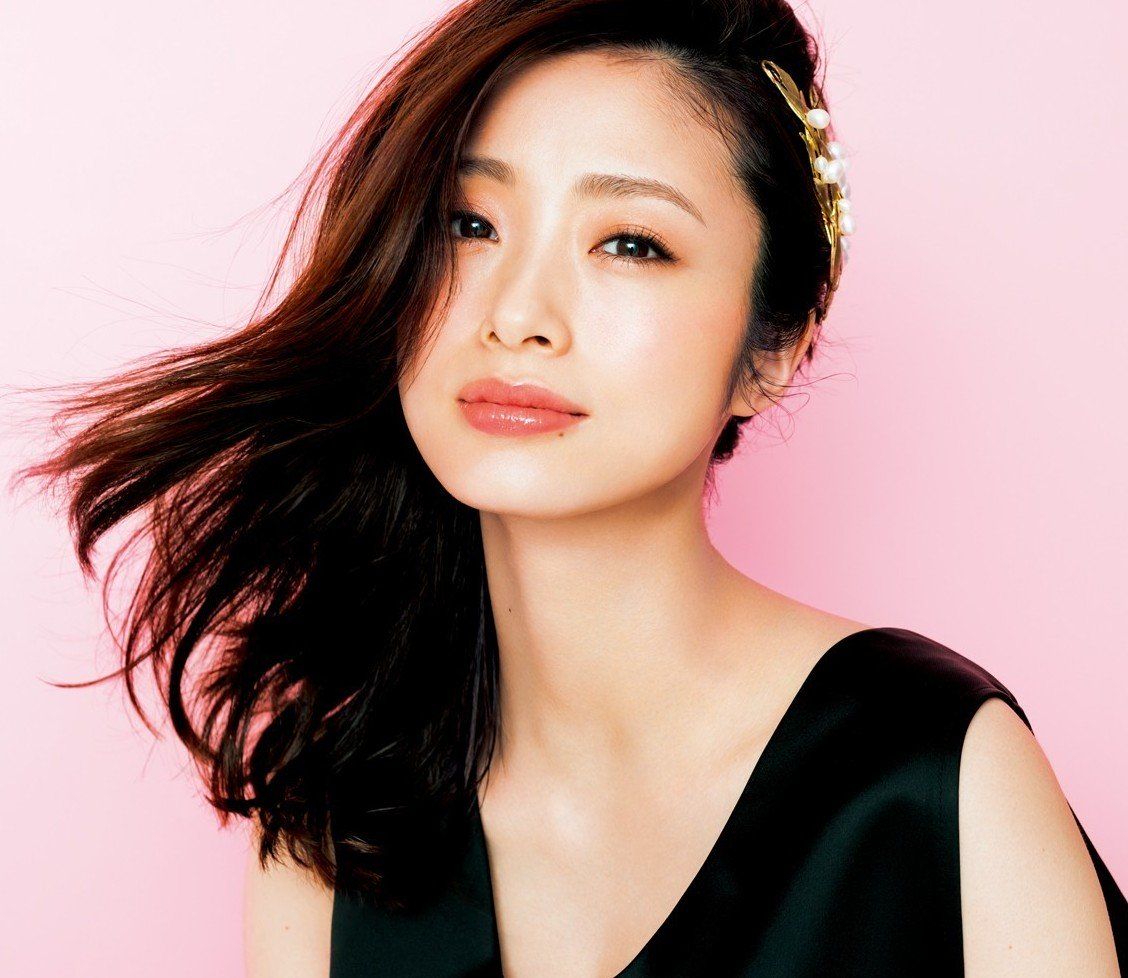 美敵 上戸彩 制服 ツインテで 未来のしずか を一人二役 輝くもっと美容 もっと健康 美敵 上戸彩 制服 ツインテで 未来のしずか を一人二役 輝くもっと美容 もっと健康