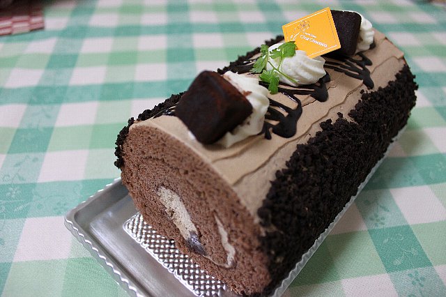Chez Chococoのチョコロールケーキ ぴょんのつれづれノート Chez Chococoのチョコロールケーキ ぴょんのつれづれノート