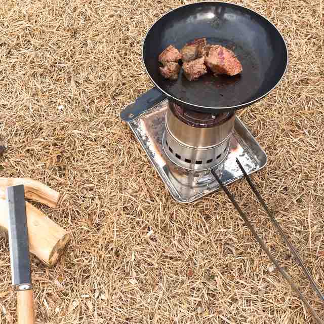 焚き火ウッドストーブと鉄フライパン使ってみたレビュー 定番道具になりそう コスパキ 収納 物欲 面倒を乗り越えキャンプを楽しむコスパ キャンパー 目指せミニマル 自作多め