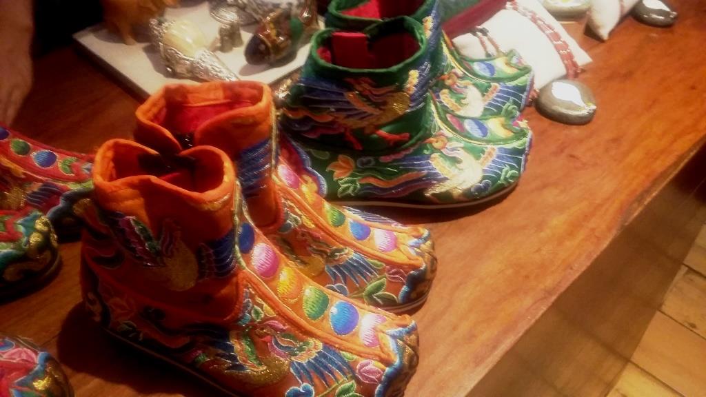 ブータンでブーツをオーダーする・2 : ブータン・ダイアリー Bhutan Diary