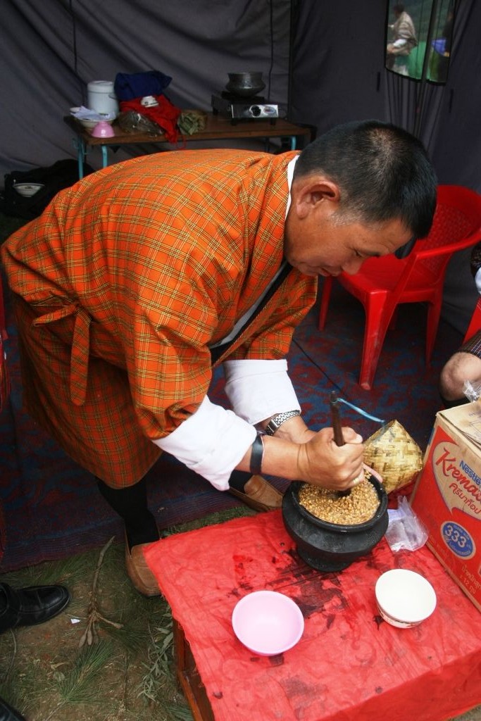 ブータン松茸8 ゲネカ村のきのこ祭 ブータン ダイアリー Bhutan Diary