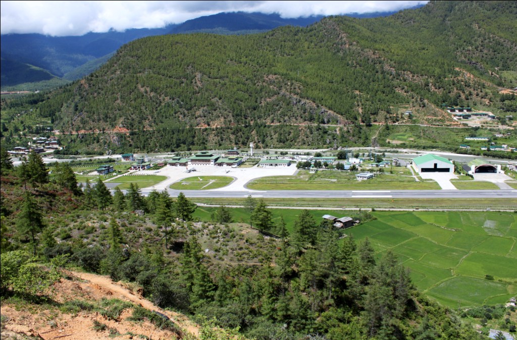 パロ空港 2010年 Vs 2017年 ブータン ダイアリー Bhutan Diary パロ空港 2010年 Vs 2017年 ブータン ダイアリー Bhutan Diary