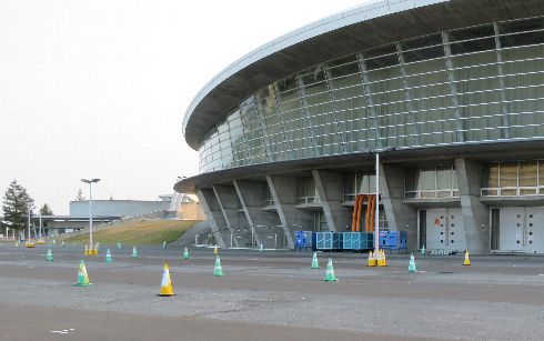 つどーむ ワクチン接種会場の 過剰警備 赤ワインも山から転げ落ちる つどーむ ワクチン接種会場の 過剰警備 赤ワインも山から転げ落ちる