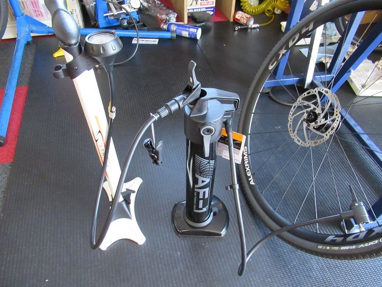 一気に入れられる ポンプ チューブレス 自転車