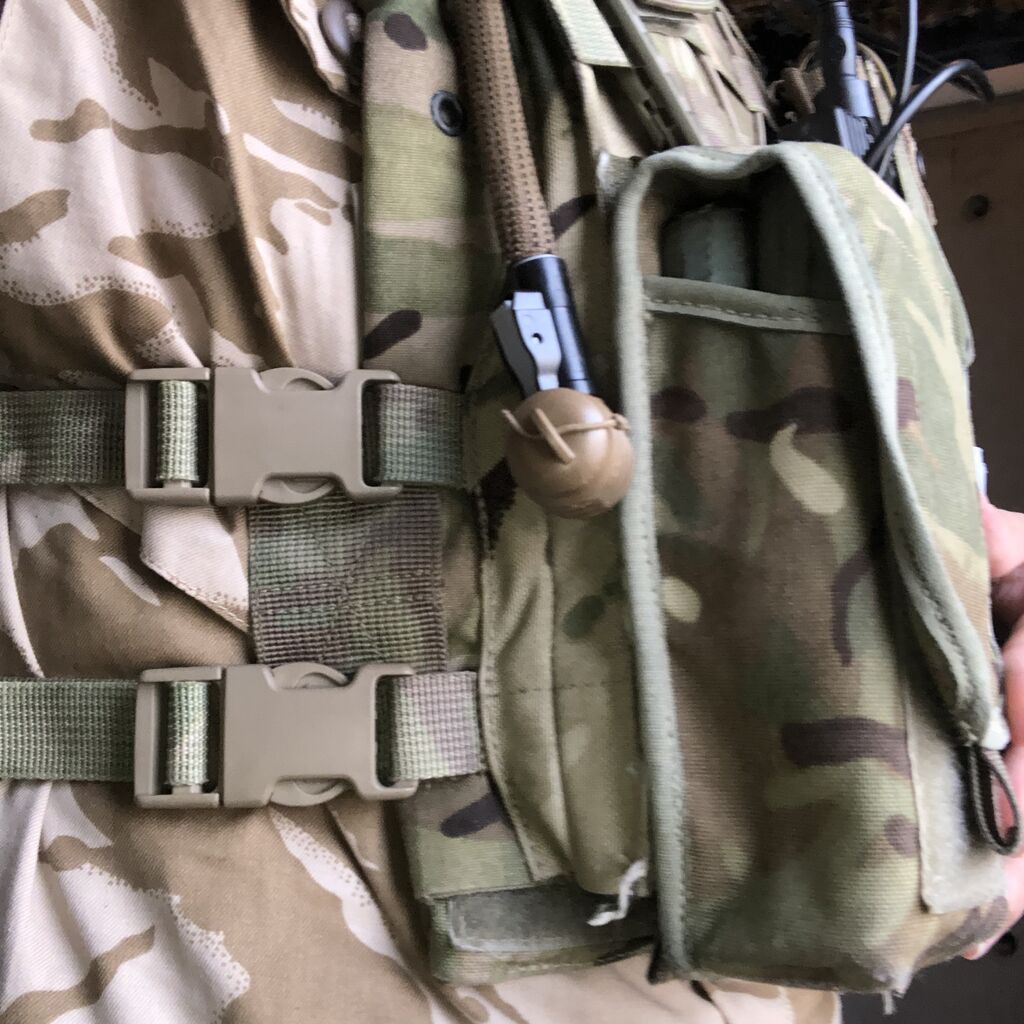 イギリス軍 Virtus STV Sサイズ 各ポーチ付きの通販 by Mahiro's