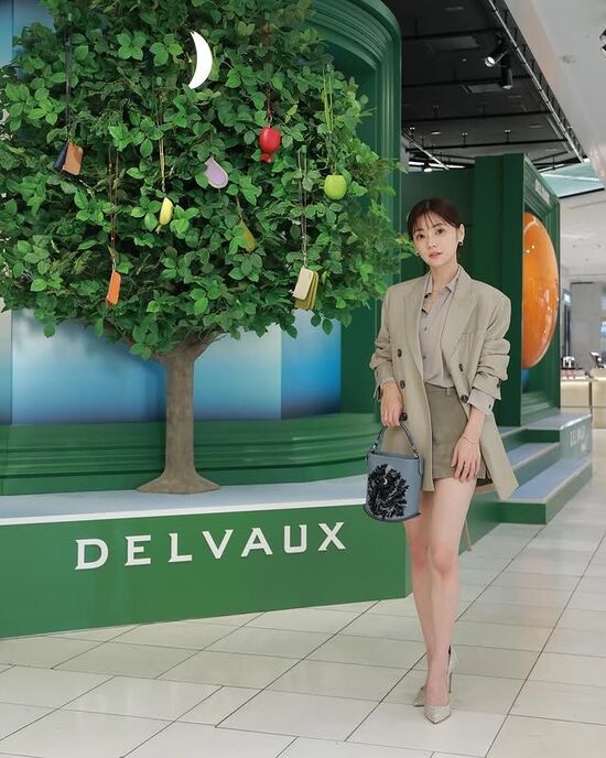 倉科カナ、“超ミニ”生脚全開コーデ披露「美脚の王様」「綺麗すぎて眩しい」