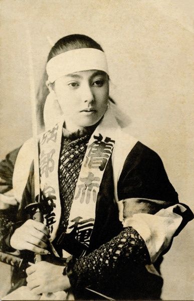 鎧と女性 写真で見る昔の日本 鎧と女性 写真で見る昔の日本