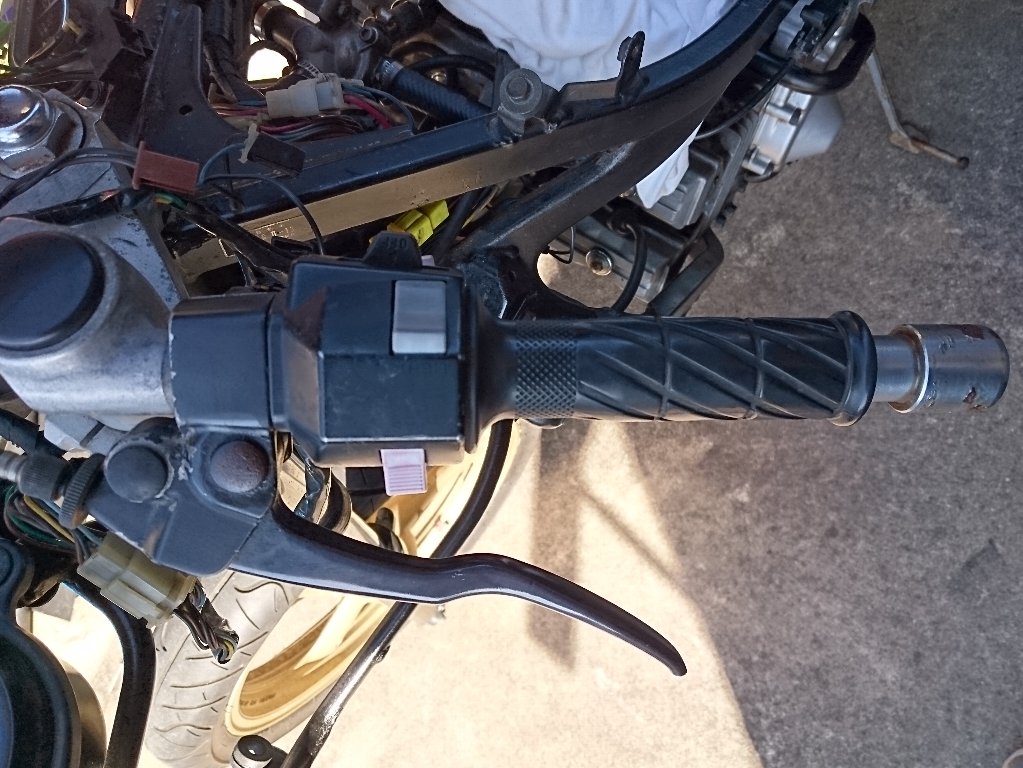 Fzr250のレバー交換やautofeelのled ずっと元気でバイクに乗ろう グラディウス400