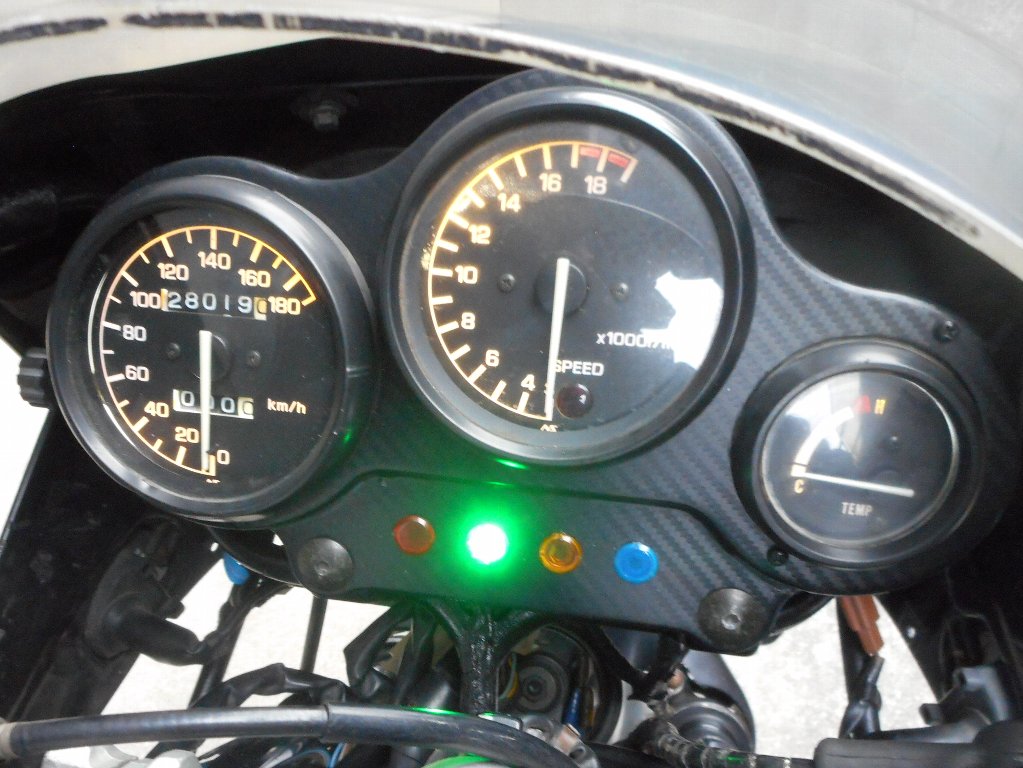 FZR250に取り付けたAutofeelのH4LEDとメーターのLED : ずっと