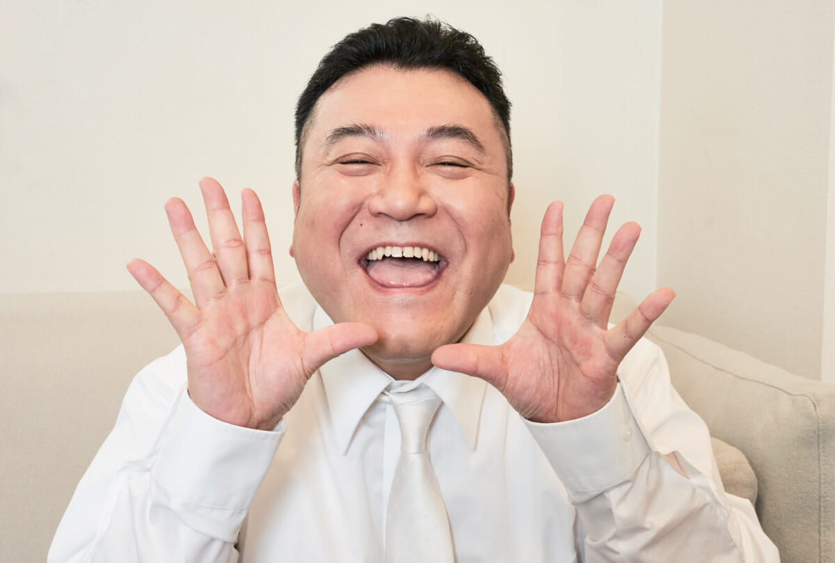 【悲報】アンタッチャブルのザキヤマさん、バイクと非接触事故…バイクの男性は転倒し軽傷