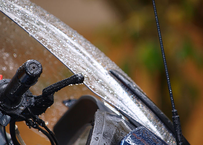 【悲報】バイク乗りたいのに雨(´・ω・｀)