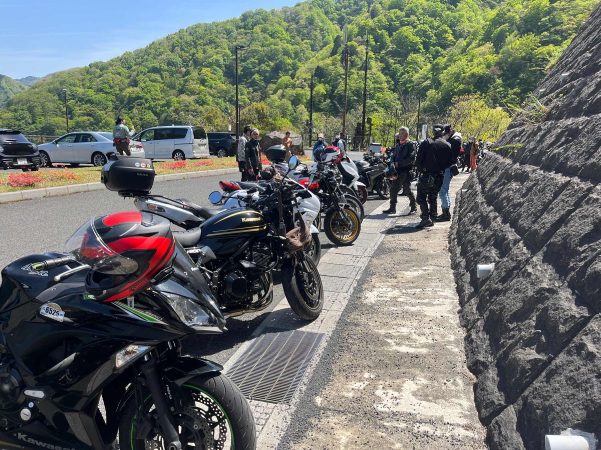 道の駅、大型バイク爺から逃げるｗｗｗｗ