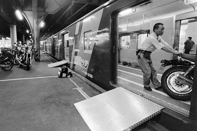 バイカー｢北海道にツーリング行くぞ！｣←うぉおおおおおお！