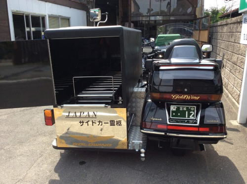 バイクで葬式に行っても許される？