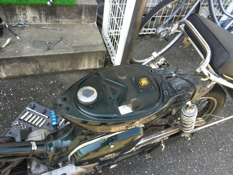 じーちゃんのスーパーカブ乗ったら止まった！その原因は？