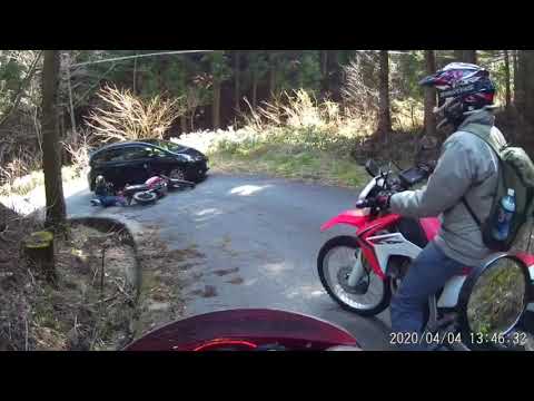 道路走ってて目の前でバイクが事故った時って無視して通り過ぎてもいいの？