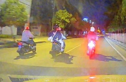 【沖縄】バイクで暴走行為の少年らを逮捕…「巡査わちゃくしたかった。パトカーがんまりしたかった」
