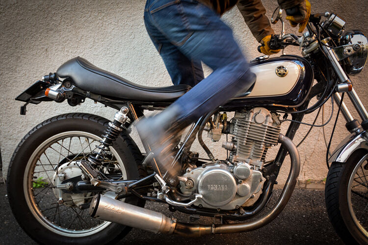 未だにキャブレターのバイク乗ってるやつはバカなの？