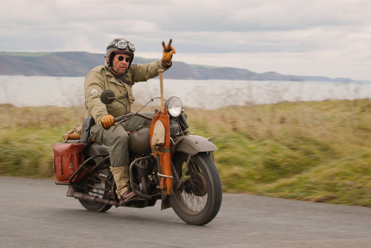 【悲報】ロードスター乗りおじさん「おいヤエー返せ！常識やぞ」コンビニまで追いかけられる????