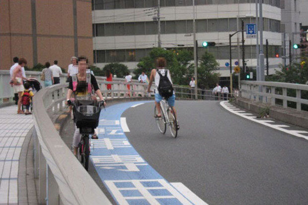 【朗報】警察庁、自転車の交通違反に「青切符」を検討へ！