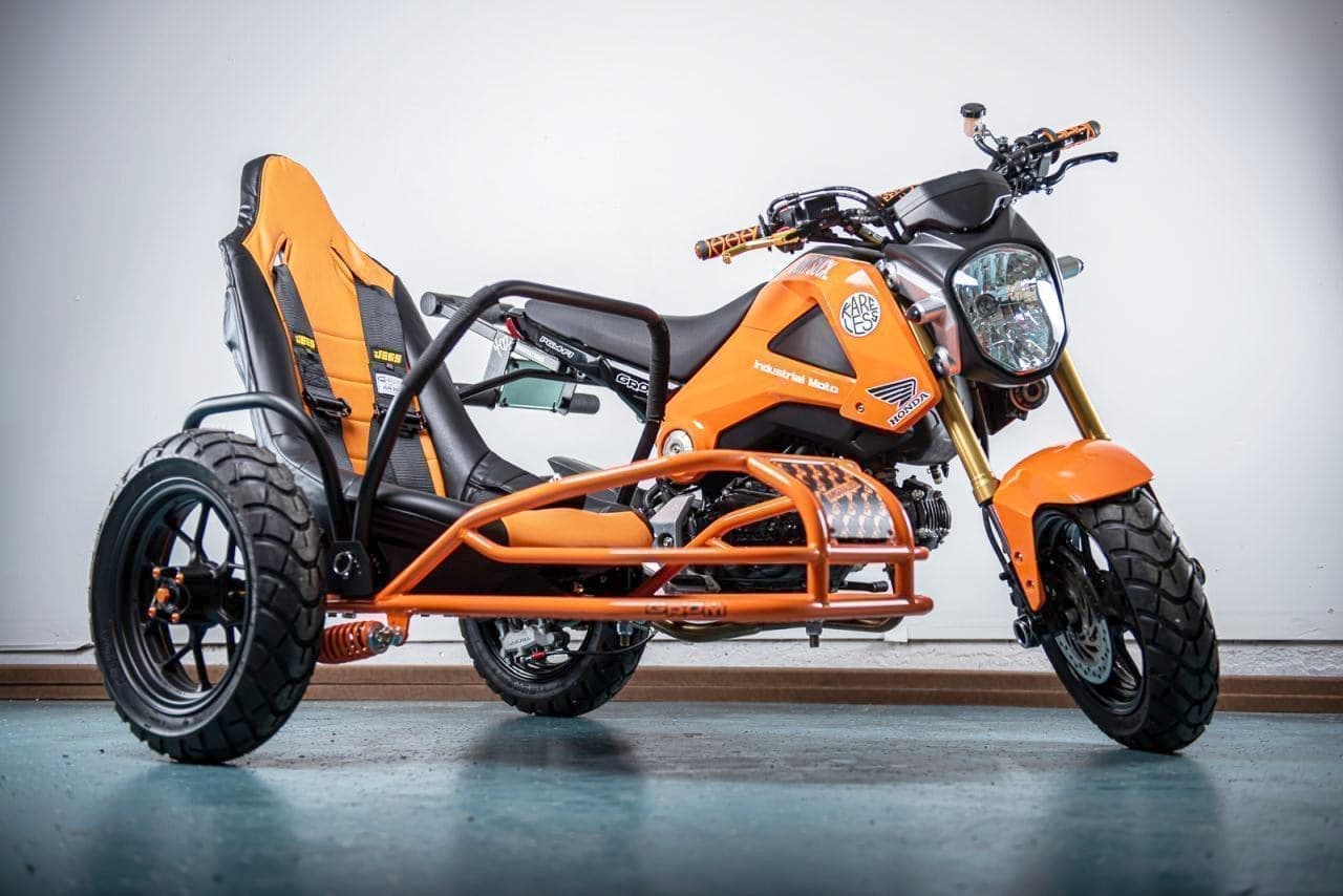 サイドカー付けてるのに誰も乗せてないバイカーいるでしょ