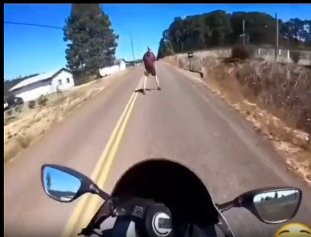 【動画】バイクの騒音に悩む外国人！無力化する行動が話題にｗｗｗ