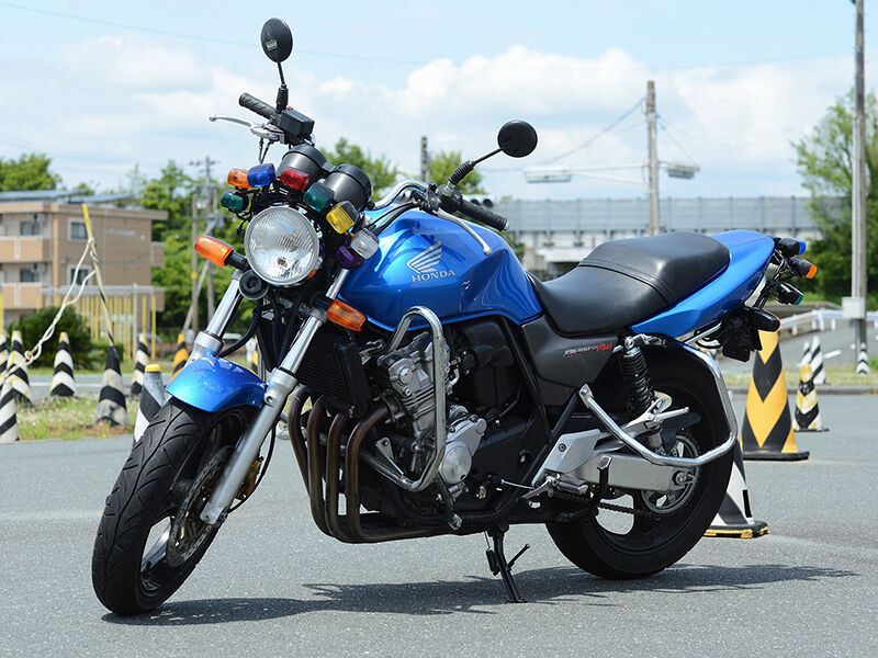 お前ら高校生の頃から普通自動二輪の免許取っていたの？