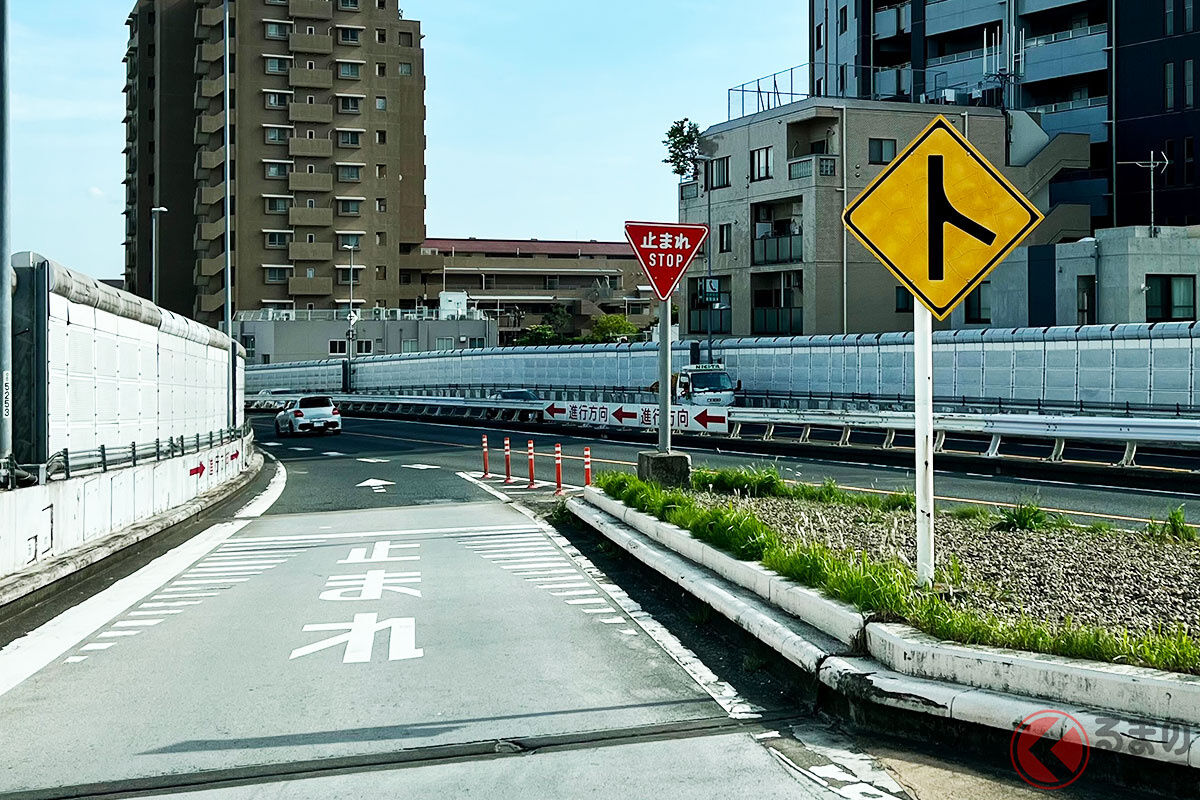 この状況で右ウインカー出す奴ってｗｗｗ