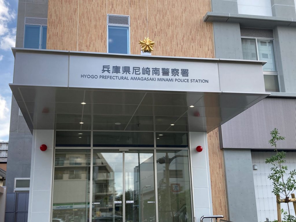 他人の被ったヘルメットを盗むやつの気がしれない