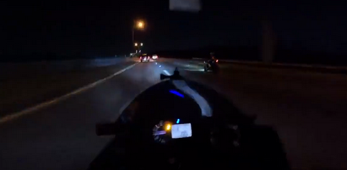 【動画】バイカー女子、高速道路でコケて泣き叫ぶ衝撃の映像！！！