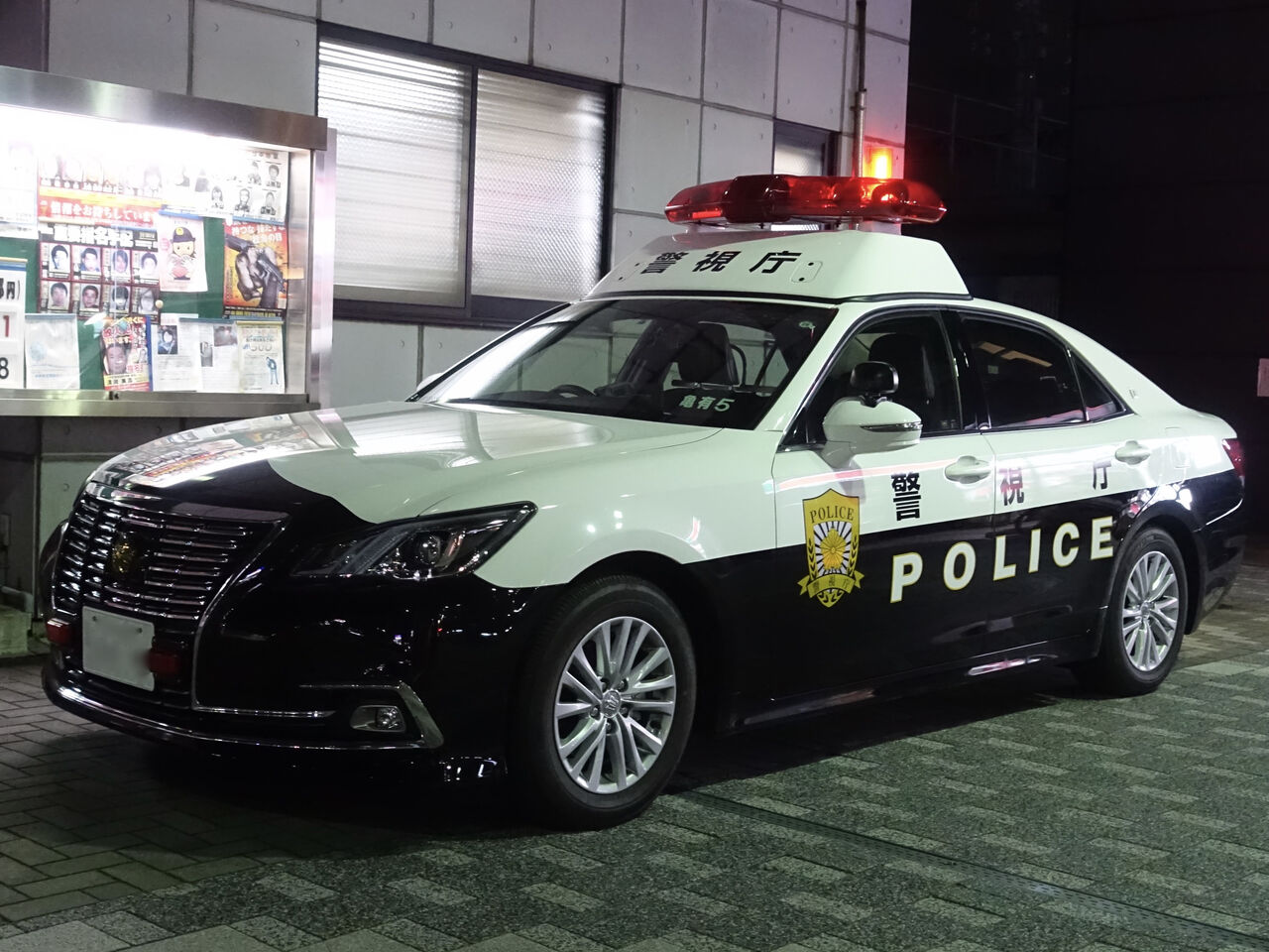 【謎】パトカーってなんでクラウン使われてんの？？