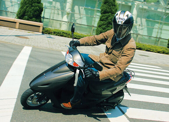 原付のくせにフルフェイス被ってる奴見ると笑い止まらんのやけど