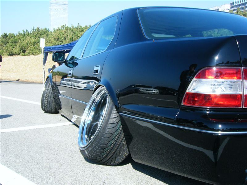 ヤン車がタイヤをハの字につけるのはなぜか？「八の字で末広がりで縁起が良いから」