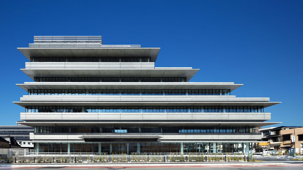 【批判殺到】パトカーで165㌔の車カス警官に対する処分がズルいと判明ｗｗｗ